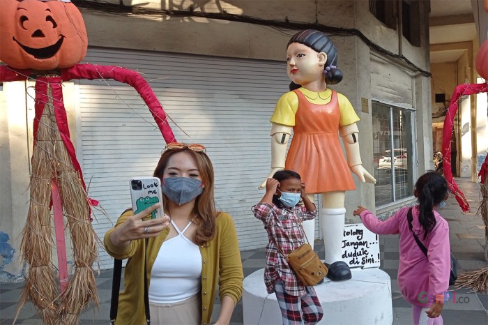 Viral Boneka Squid Game di Surabaya Jadi Spot Selfie hingga Dibongkar ... Boneka Squid Game Kembali Jadi Ikon di Dunia Game dan Merchandise